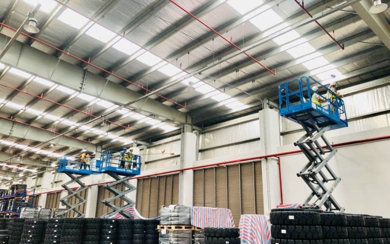 Vệ sinh nhà xưởng khu vực trần nhà